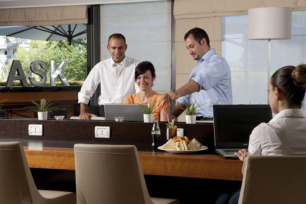 Courtyard By Marriott Rome Central Park Екстер'єр фото