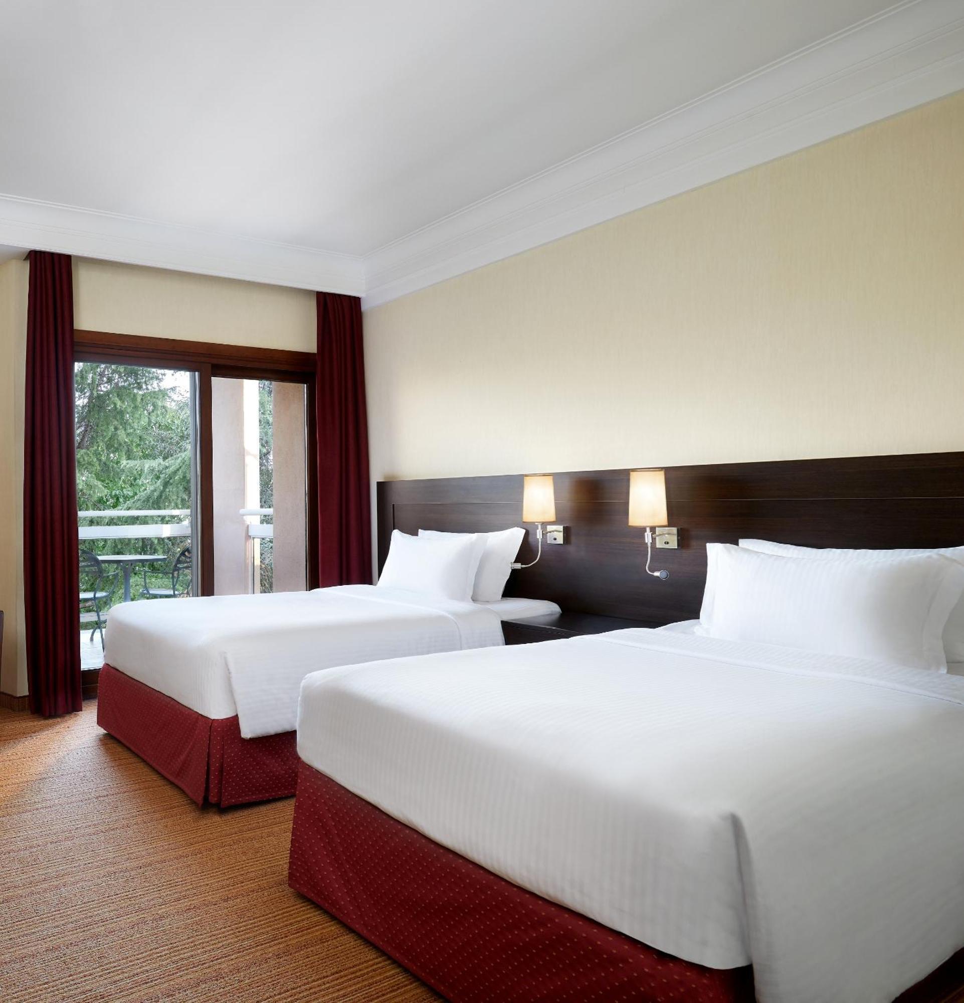 Courtyard By Marriott Rome Central Park Екстер'єр фото