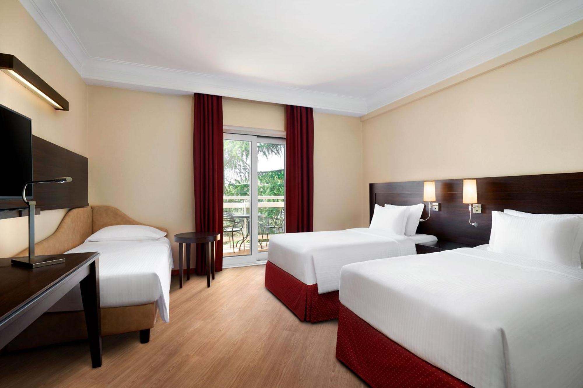 Courtyard By Marriott Rome Central Park Екстер'єр фото