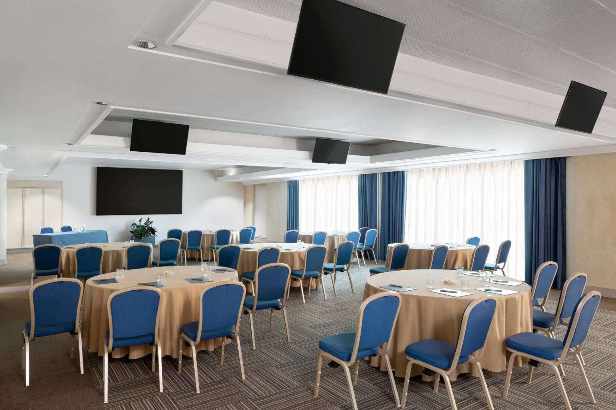 Courtyard By Marriott Rome Central Park Екстер'єр фото