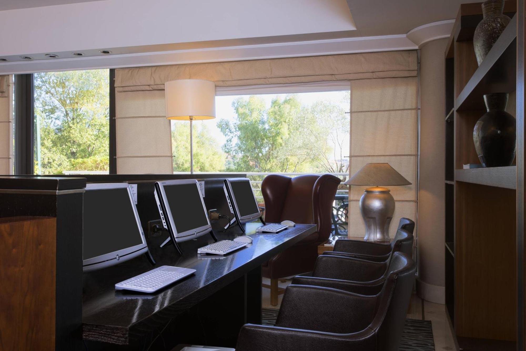 Courtyard By Marriott Rome Central Park Екстер'єр фото