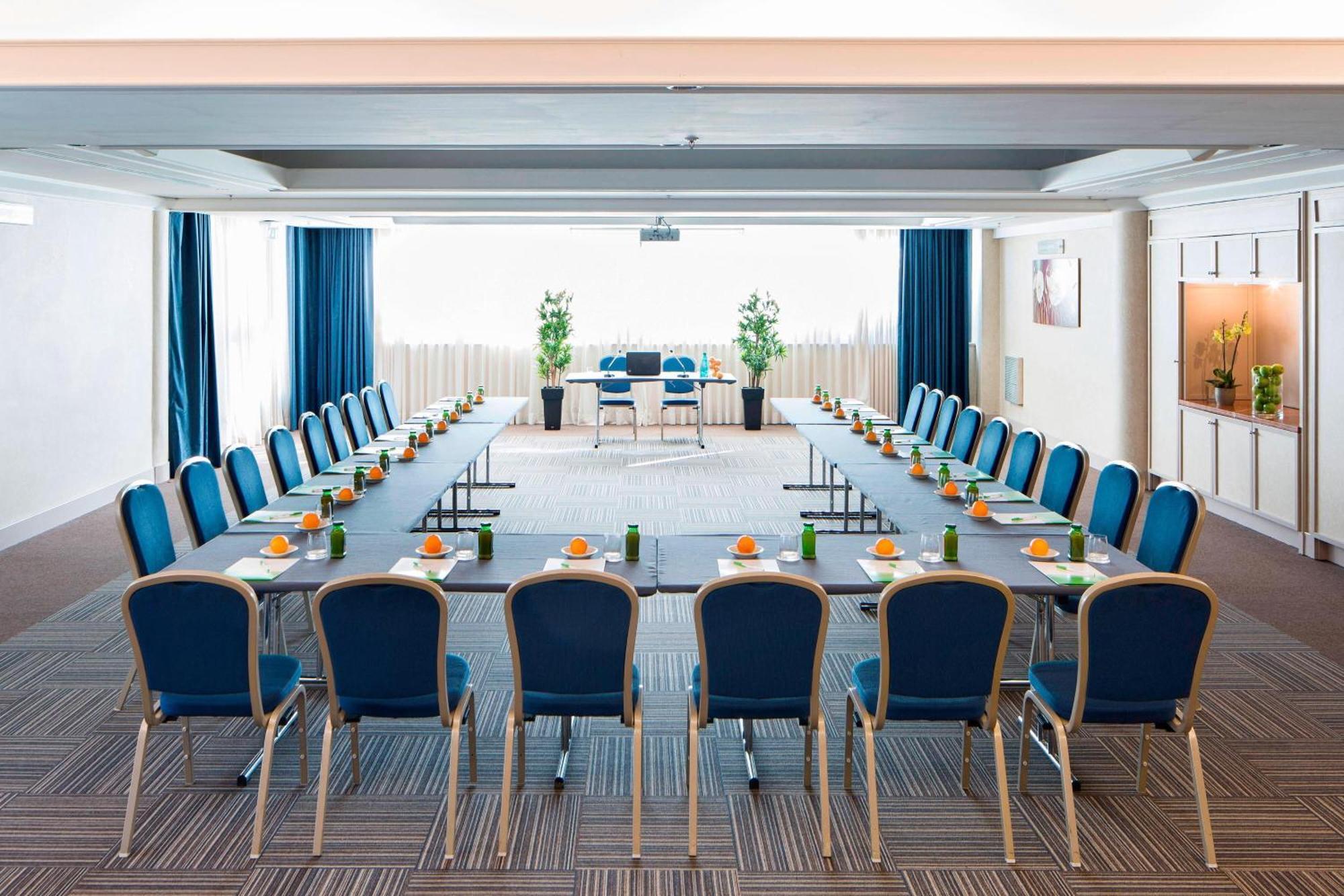 Courtyard By Marriott Rome Central Park Екстер'єр фото