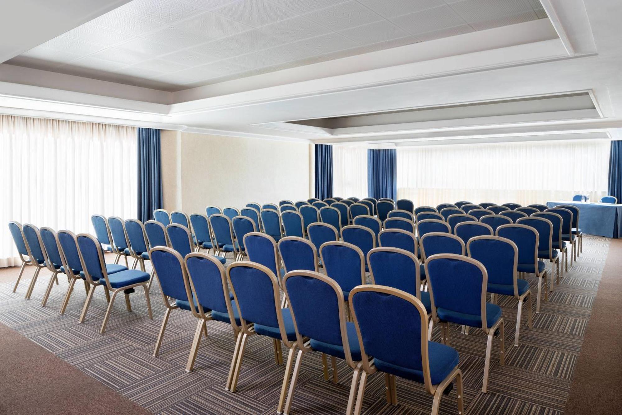 Courtyard By Marriott Rome Central Park Екстер'єр фото