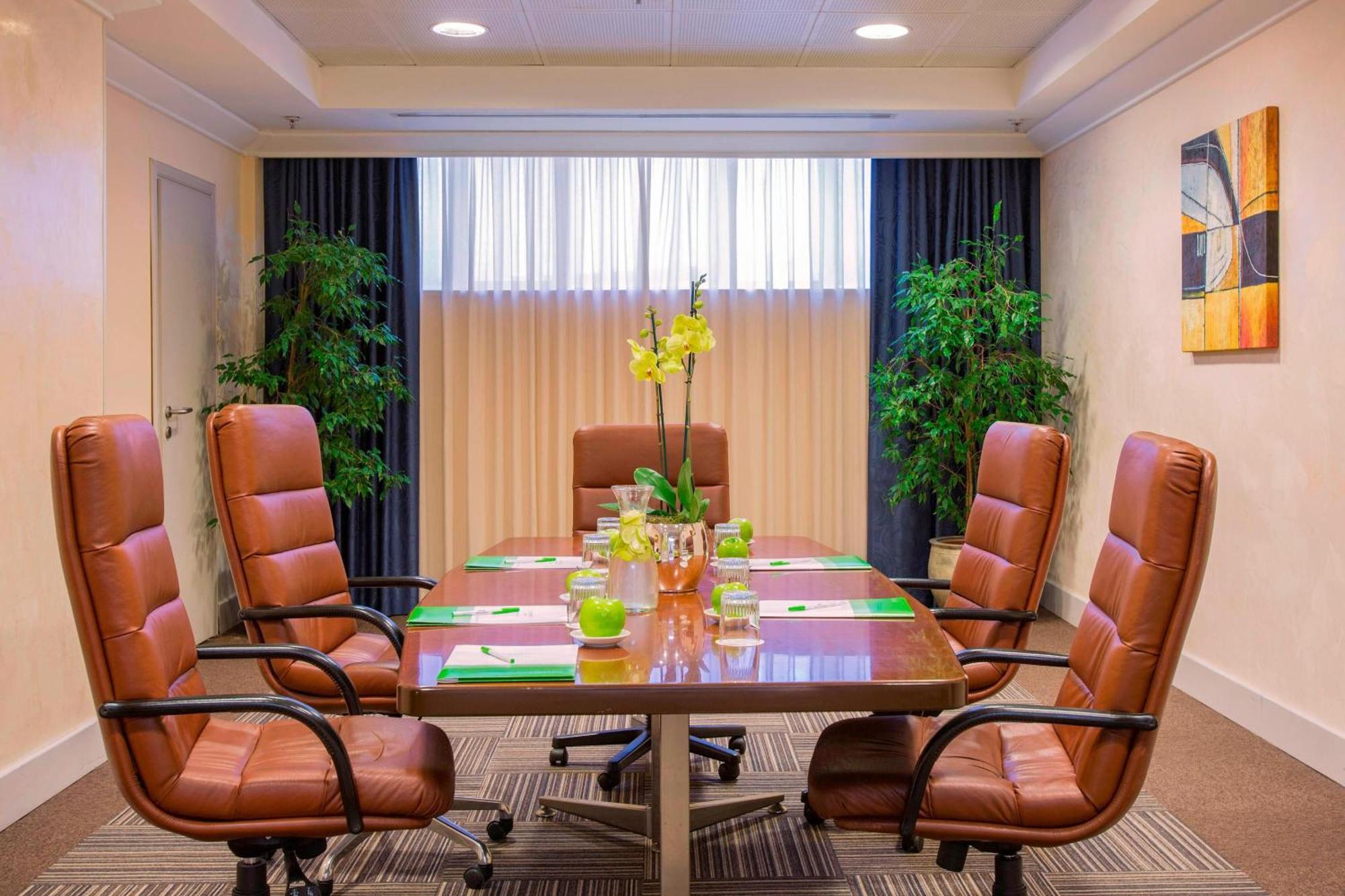 Courtyard By Marriott Rome Central Park Екстер'єр фото